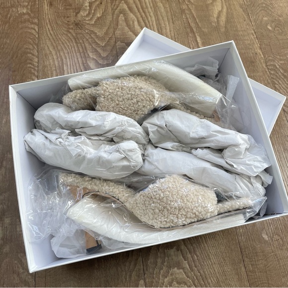 Good American sherpa heels (Size 9) - Picture 5 of 7